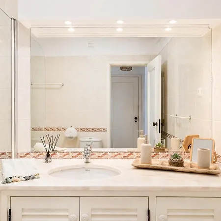 Ground Floor & Pool Apartment *